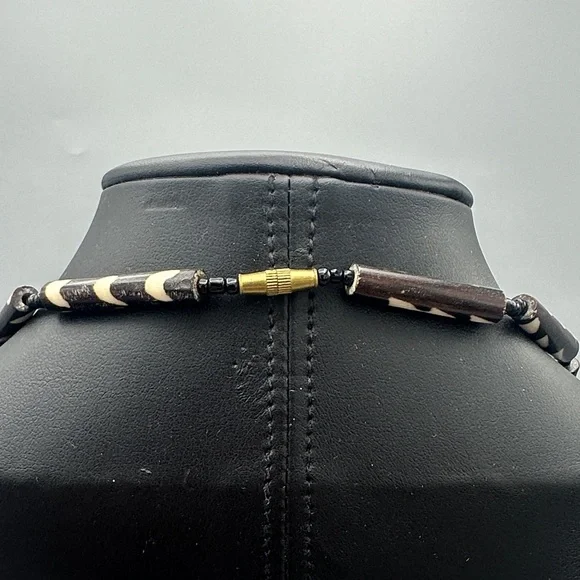 Bone Black and Cream Necklace - Picture 4 of 4